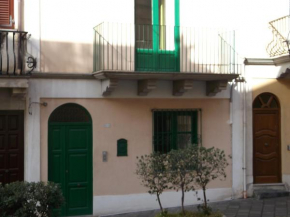 Отель   Via Giuseppe Garibaldi 115, Липари